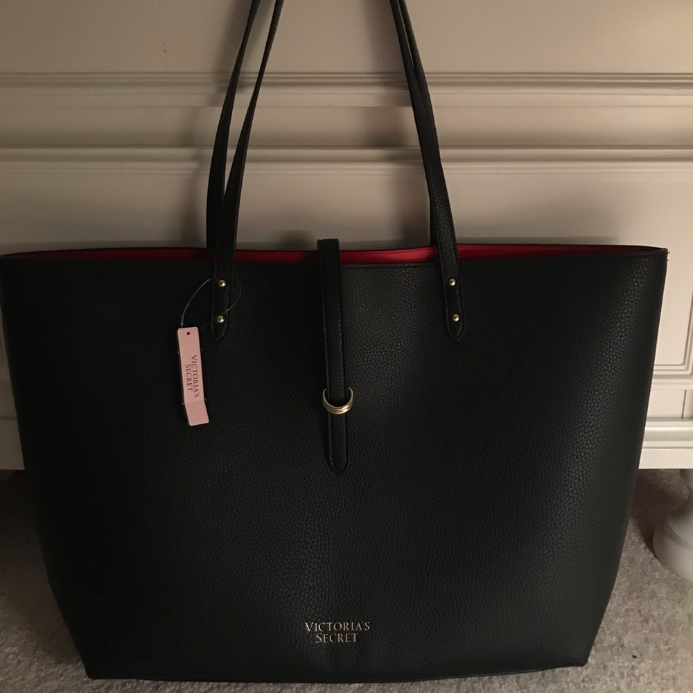 VICTORIA’S SECRET PURSE, STILL HAS TAG!